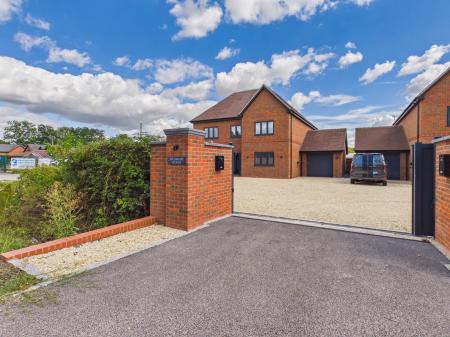 House Aldermaston Road in Basingstoke and Deane