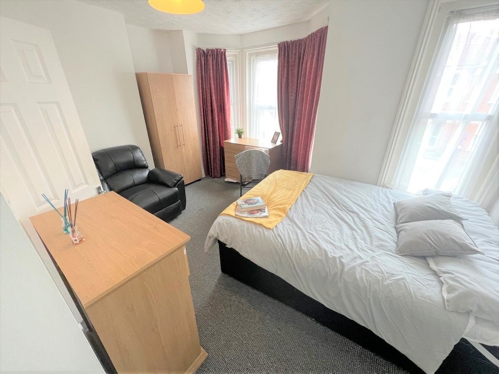 Room Burlington Road in Southampton