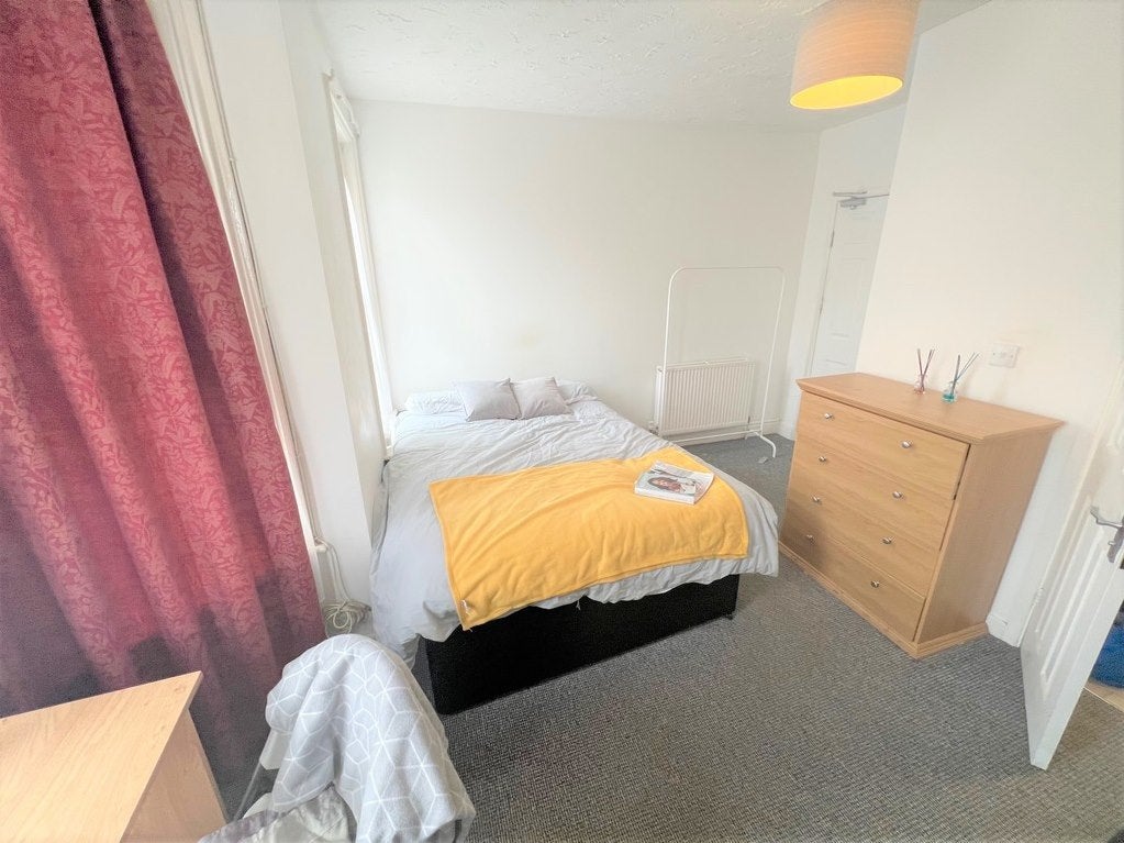 Room Burlington Road in Southampton