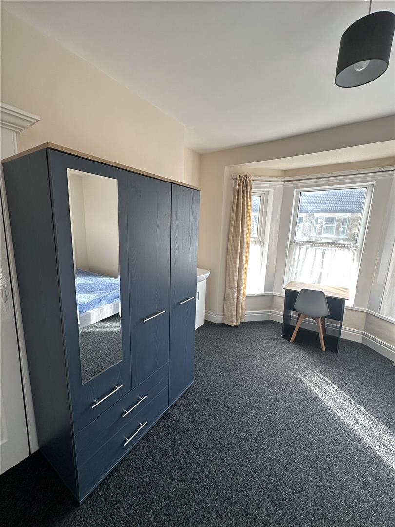 Room Cranbrook Avenue in Hull