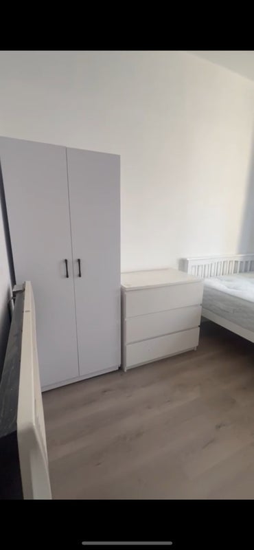 Room Whitechapel Road in Greater London