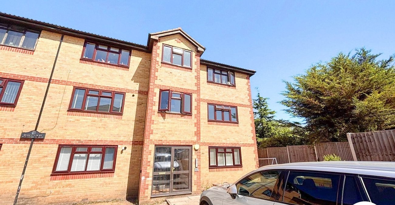 Flat Cheshunt Road in Greater London