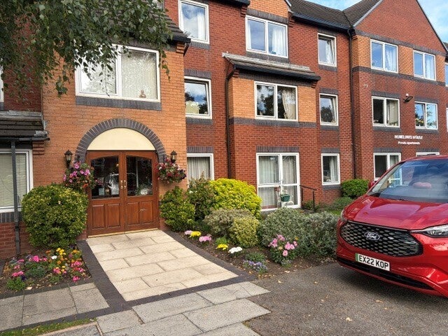 Flat Clifton Drive in Borough of Fylde