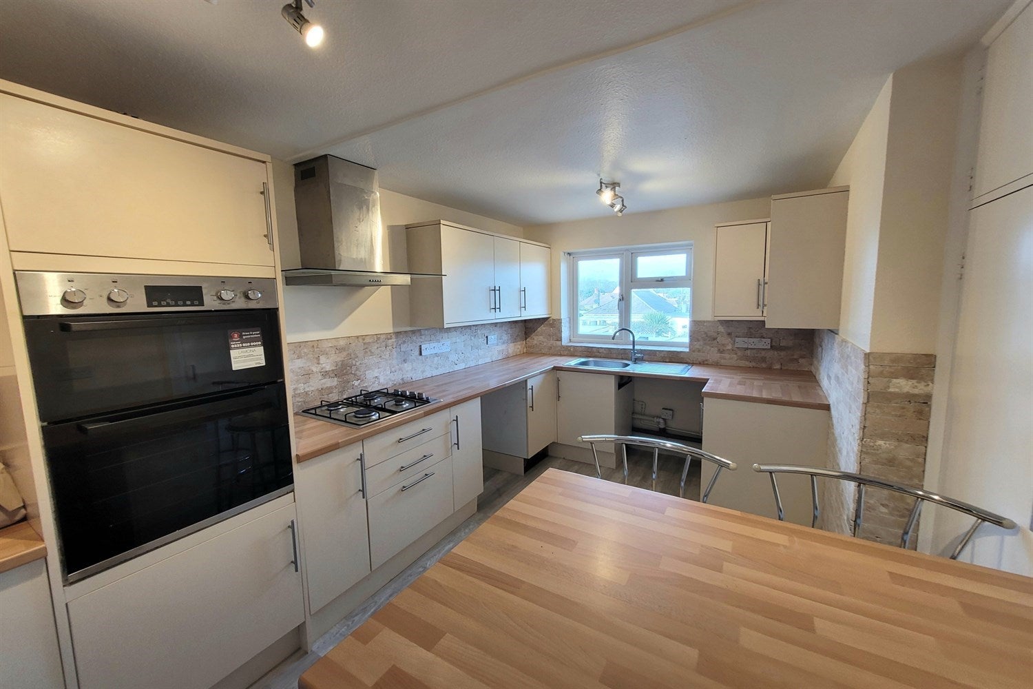 Flat Templesheen Road in Arun
