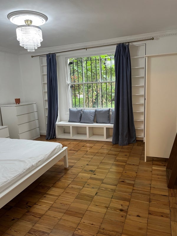 Room Camden Road in Greater London