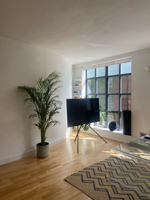 Flat Boundary Street in Greater London