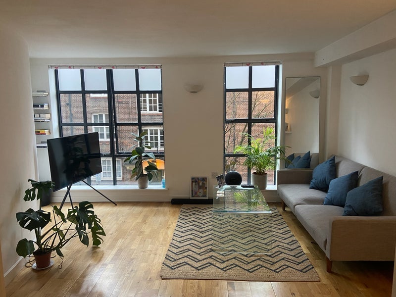 Flat Boundary Street in Greater London