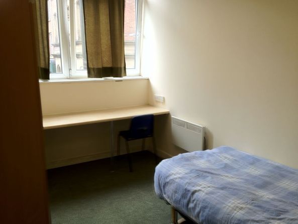 Room Turner Street in Manchester