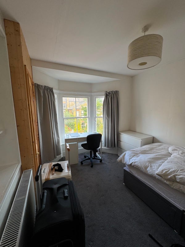 Room Mildenhall Road in Greater London