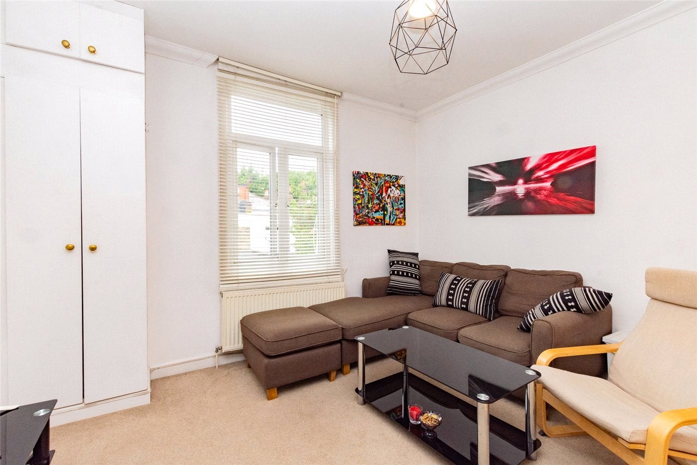 Flat Vale Grove in Greater London