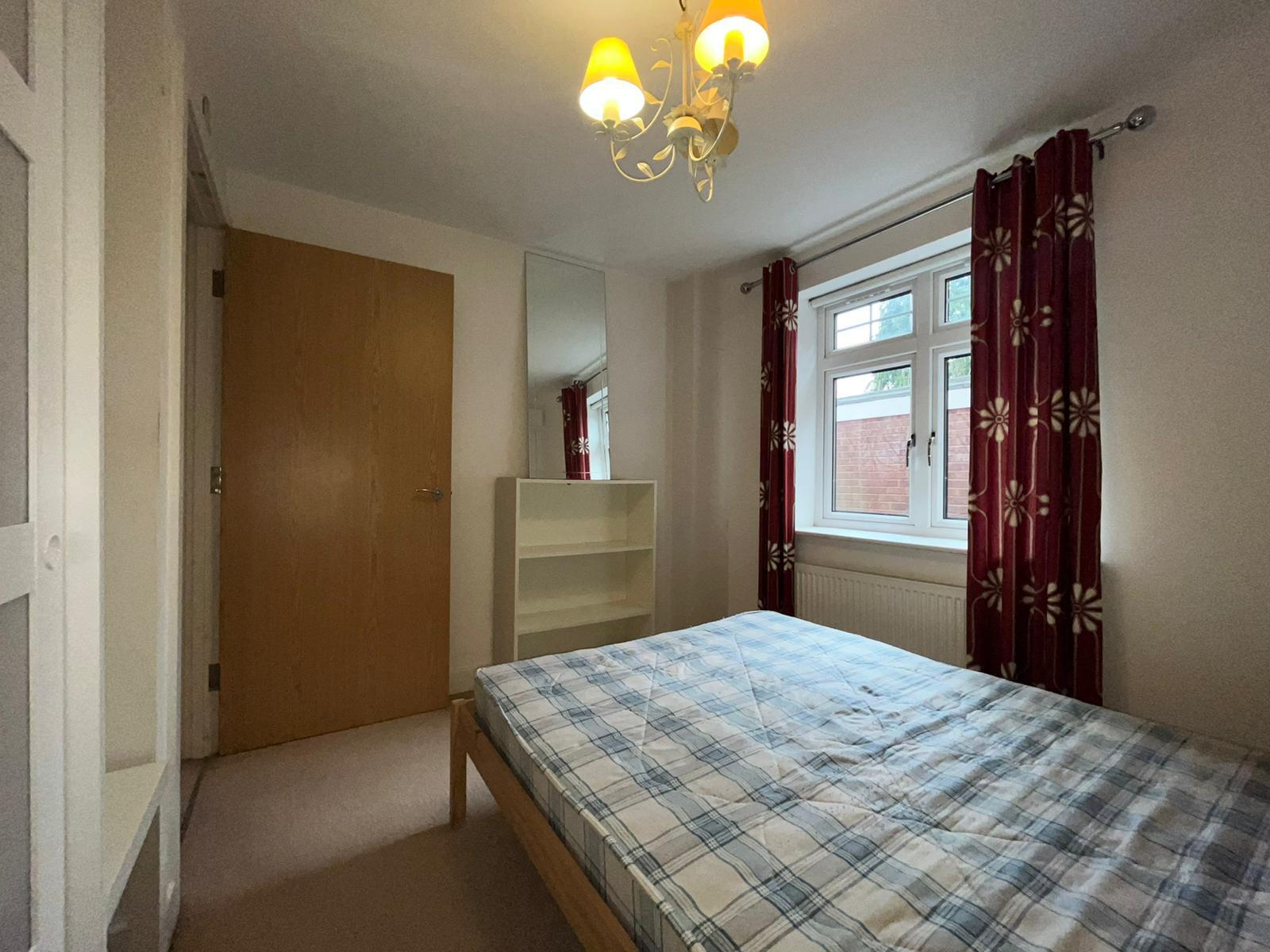 Flat Belmont Road in Southampton