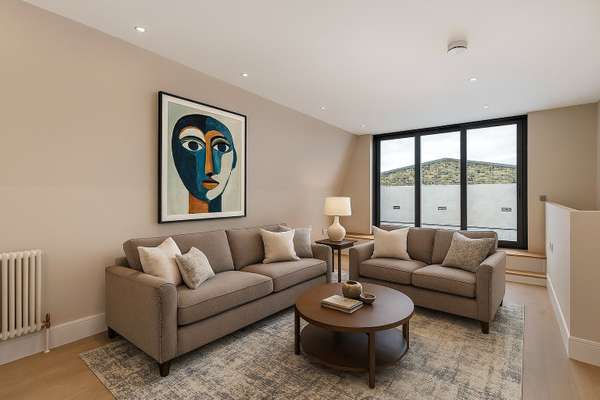 Flat Wiseton Road in Greater London