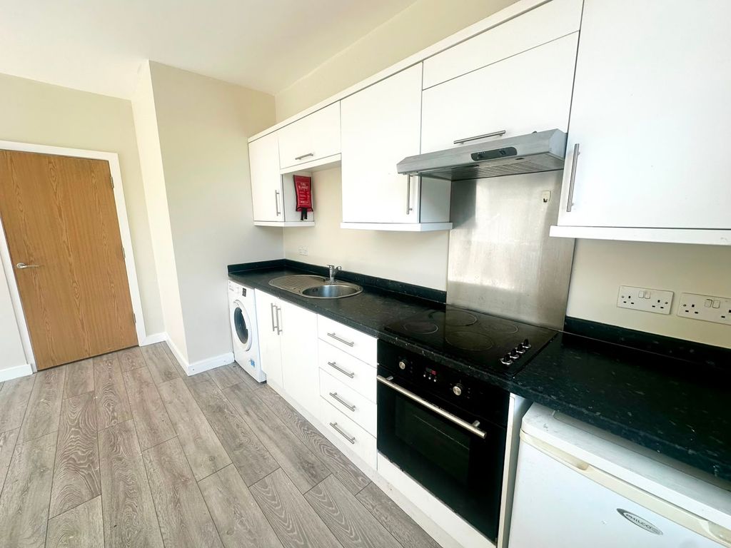 Flat Lanier Road in Greater London