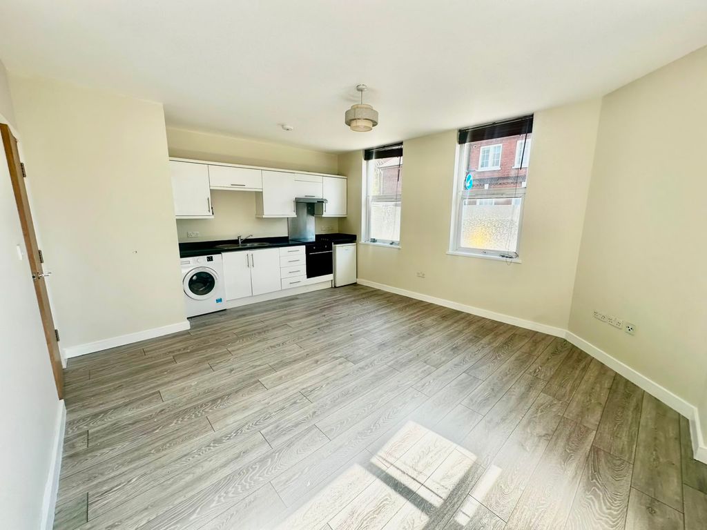 Flat Lanier Road in Greater London