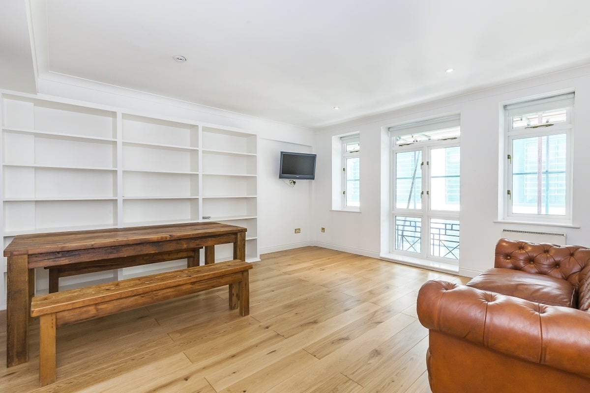 Flat East Harding Street in City of London
