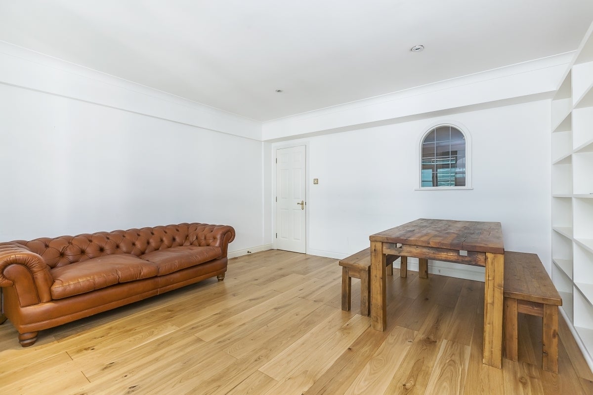 Flat East Harding Street in City of London