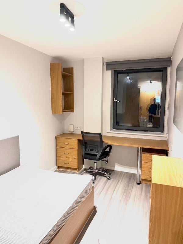 Room Jennens Road in Birmingham