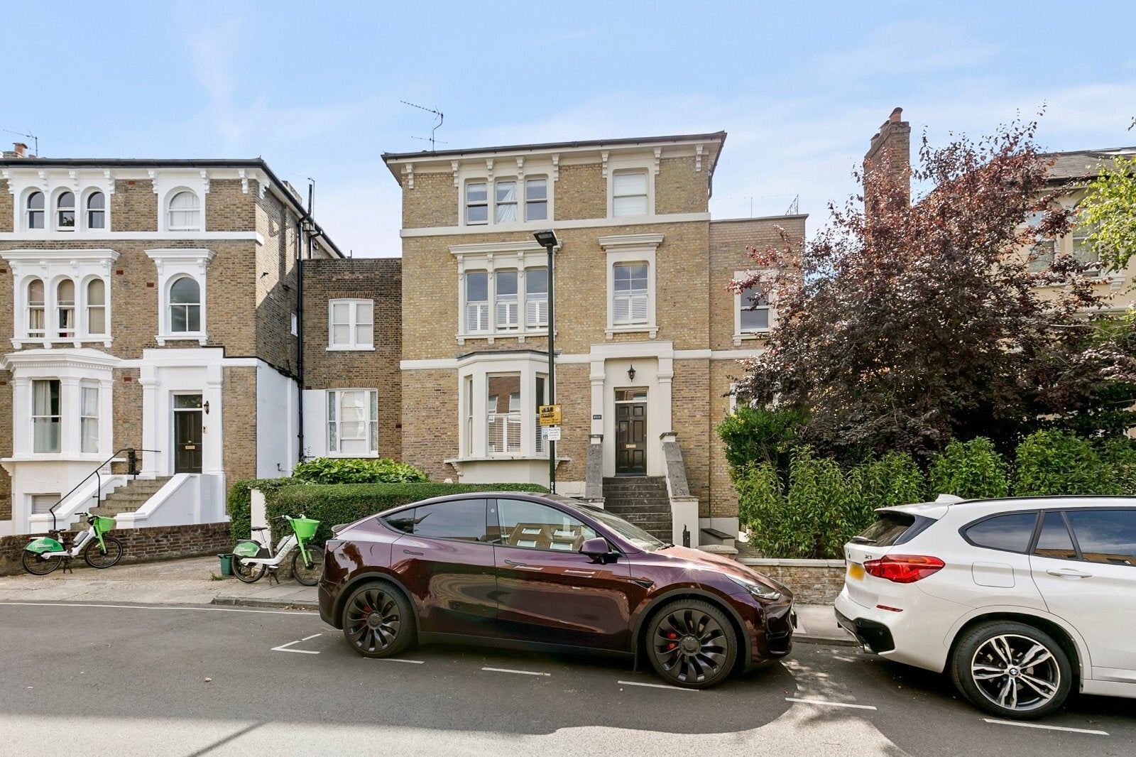 Flat Mount Ararat Road in Greater London