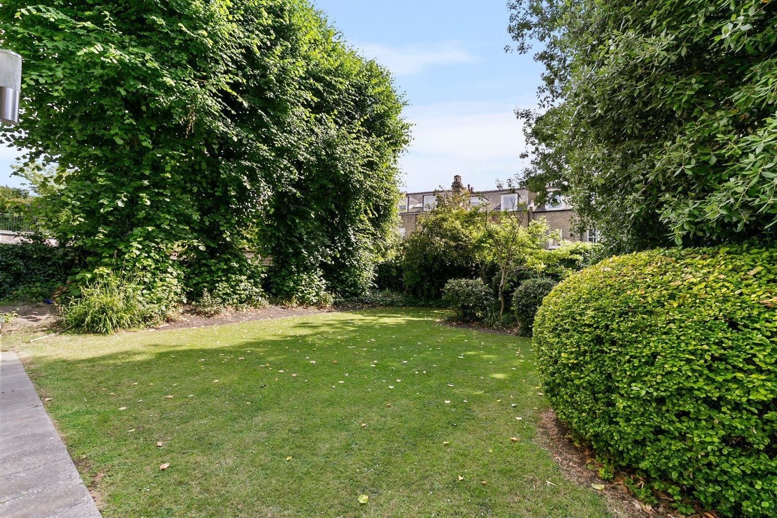 Flat Mount Ararat Road in Greater London