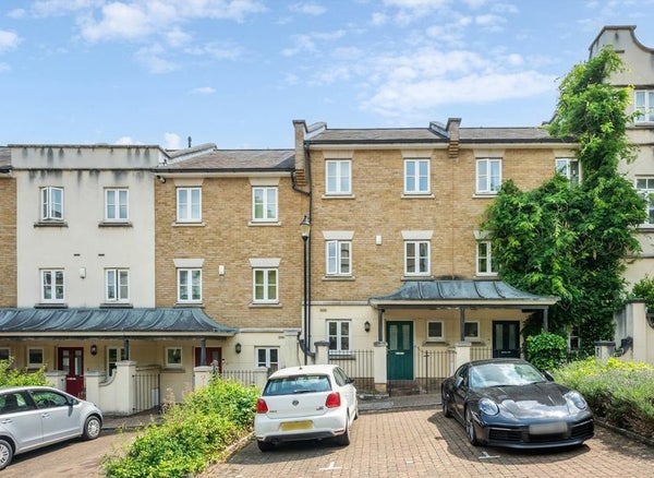 Flat Herbert Mews in London