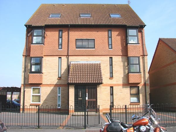 Flat Cobb Close in Datchet