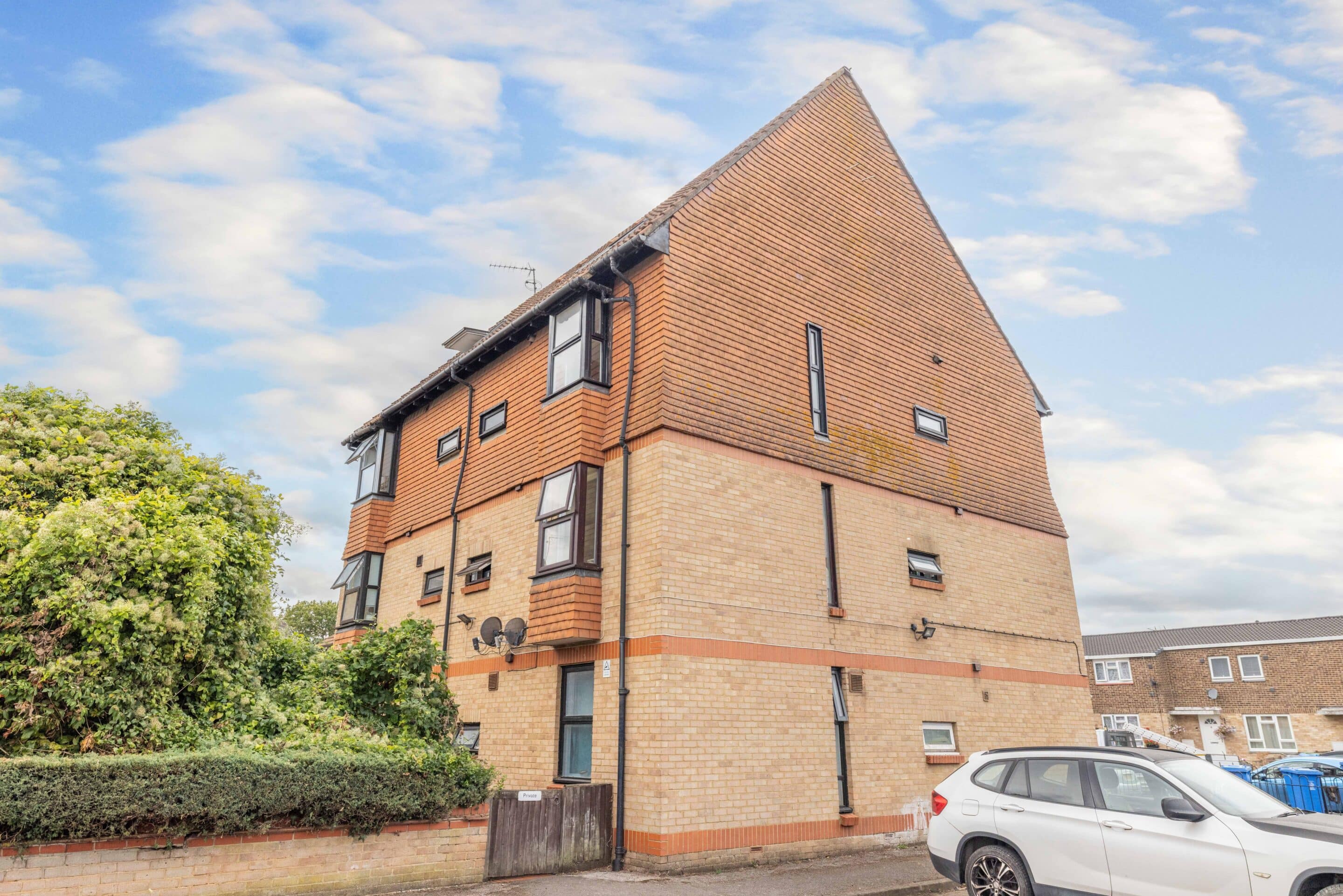 Flat Cobb Close in Datchet