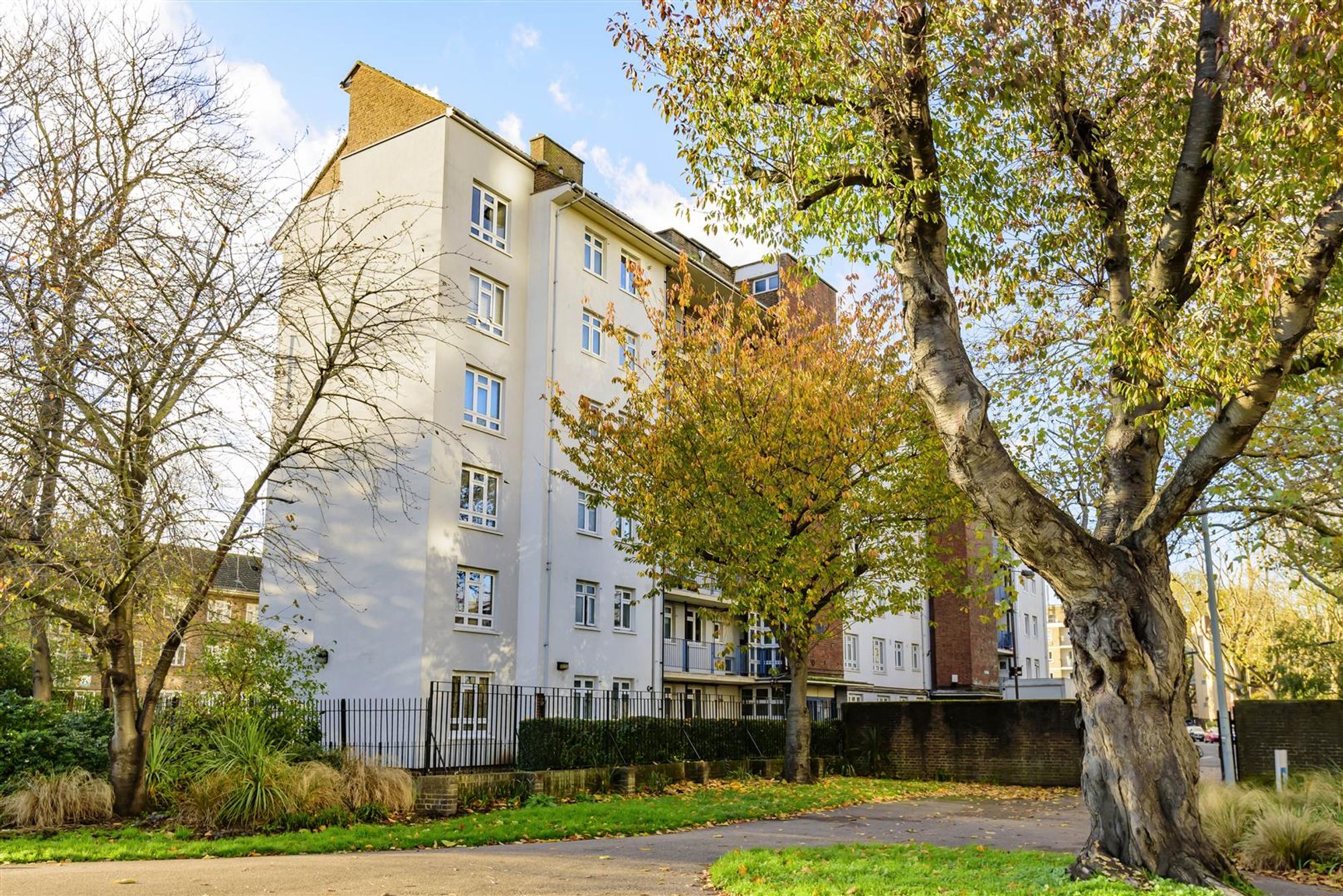 Flat Moodkee Street in Greater London