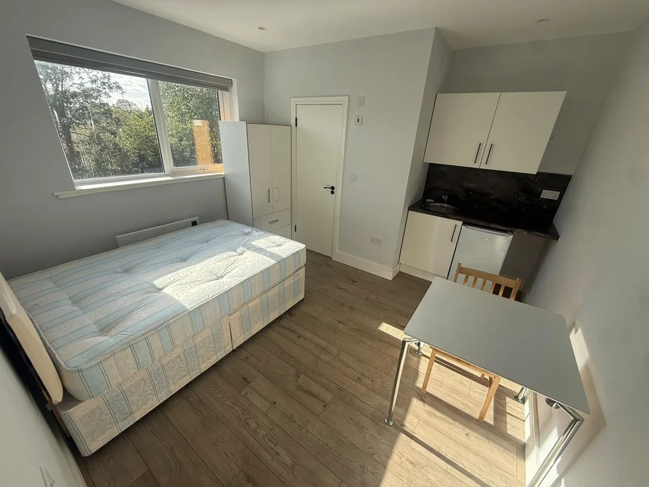 Room Uxbridge Road in Greater London