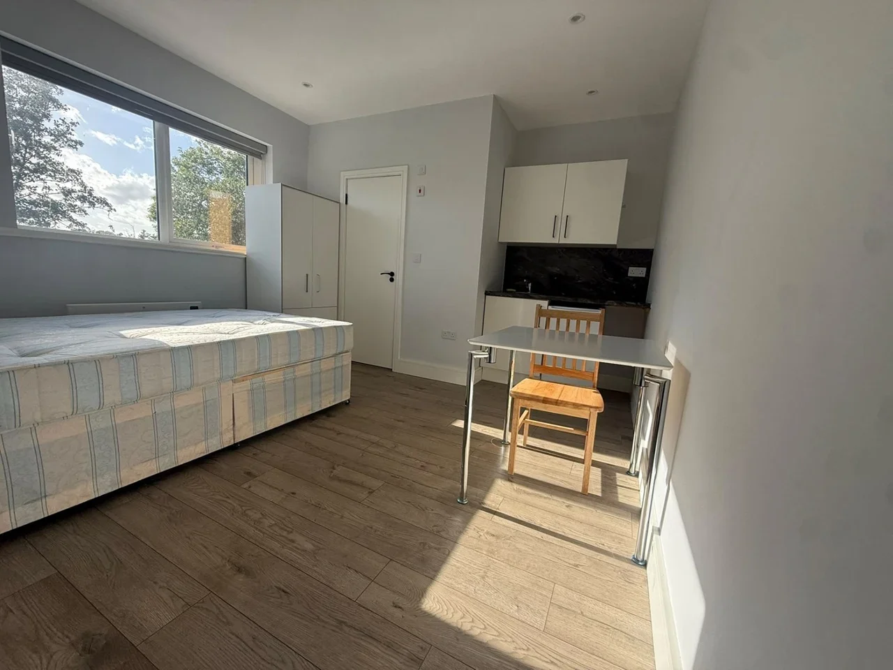 Room Uxbridge Road in Greater London