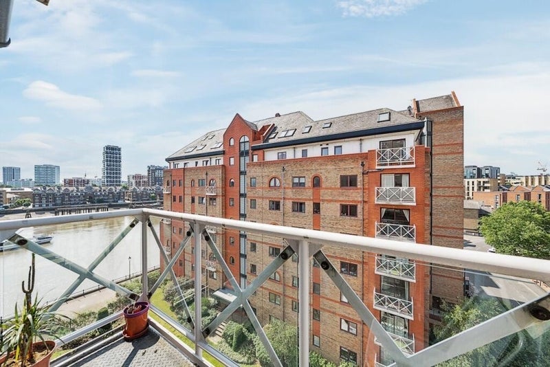 Room William Morris Way in Greater London