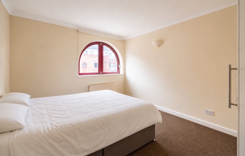 Room William Morris Way in Greater London
