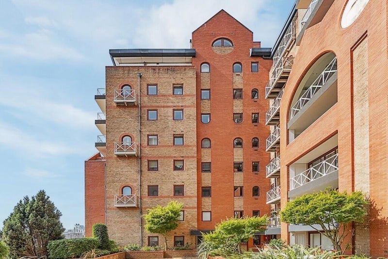 Room William Morris Way in Greater London