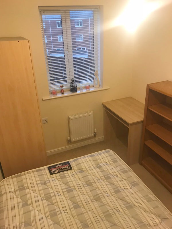 Room Hatchley Street in Manchester