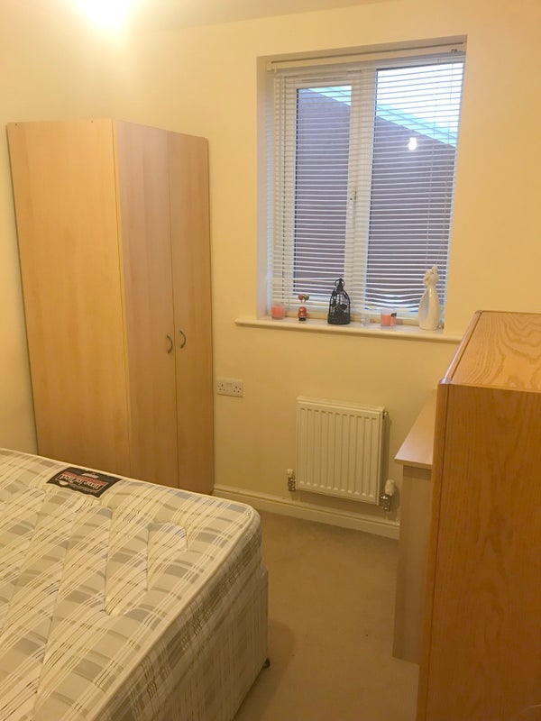 Room Hatchley Street in Manchester