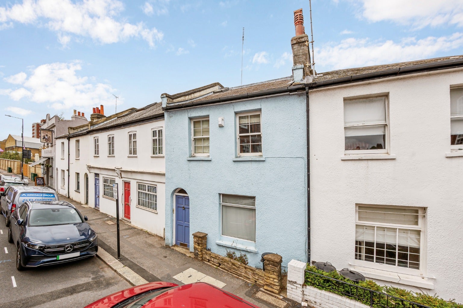Flat Greyhound Road in Greater London
