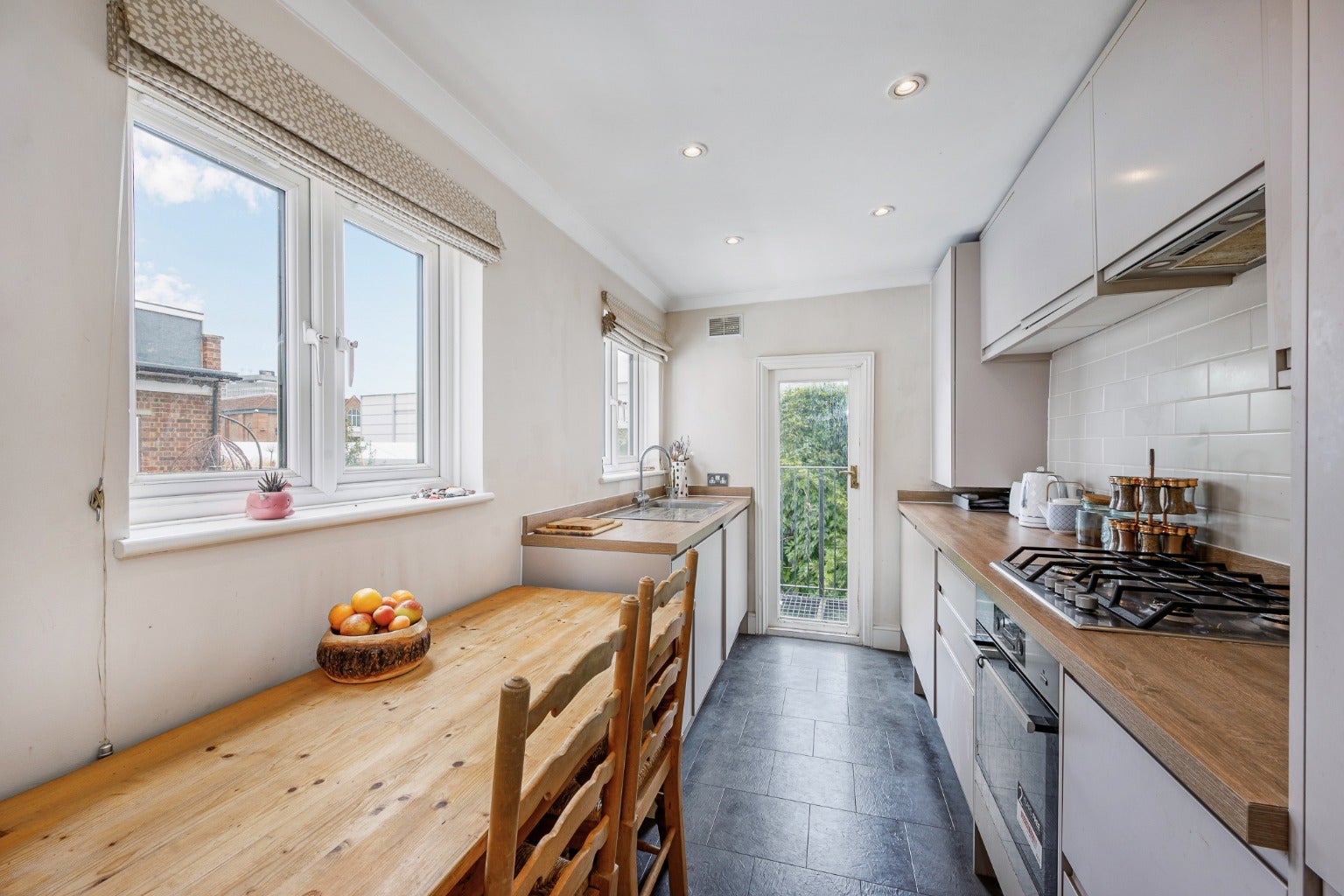 Flat Greyhound Road in Greater London