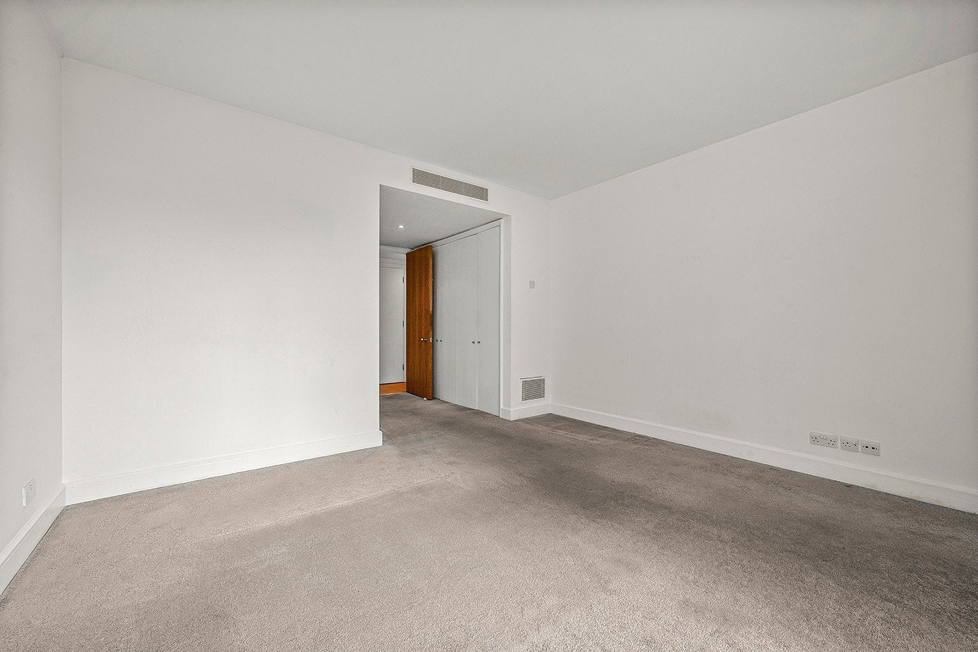 Flat Westferry Circus in Greater London