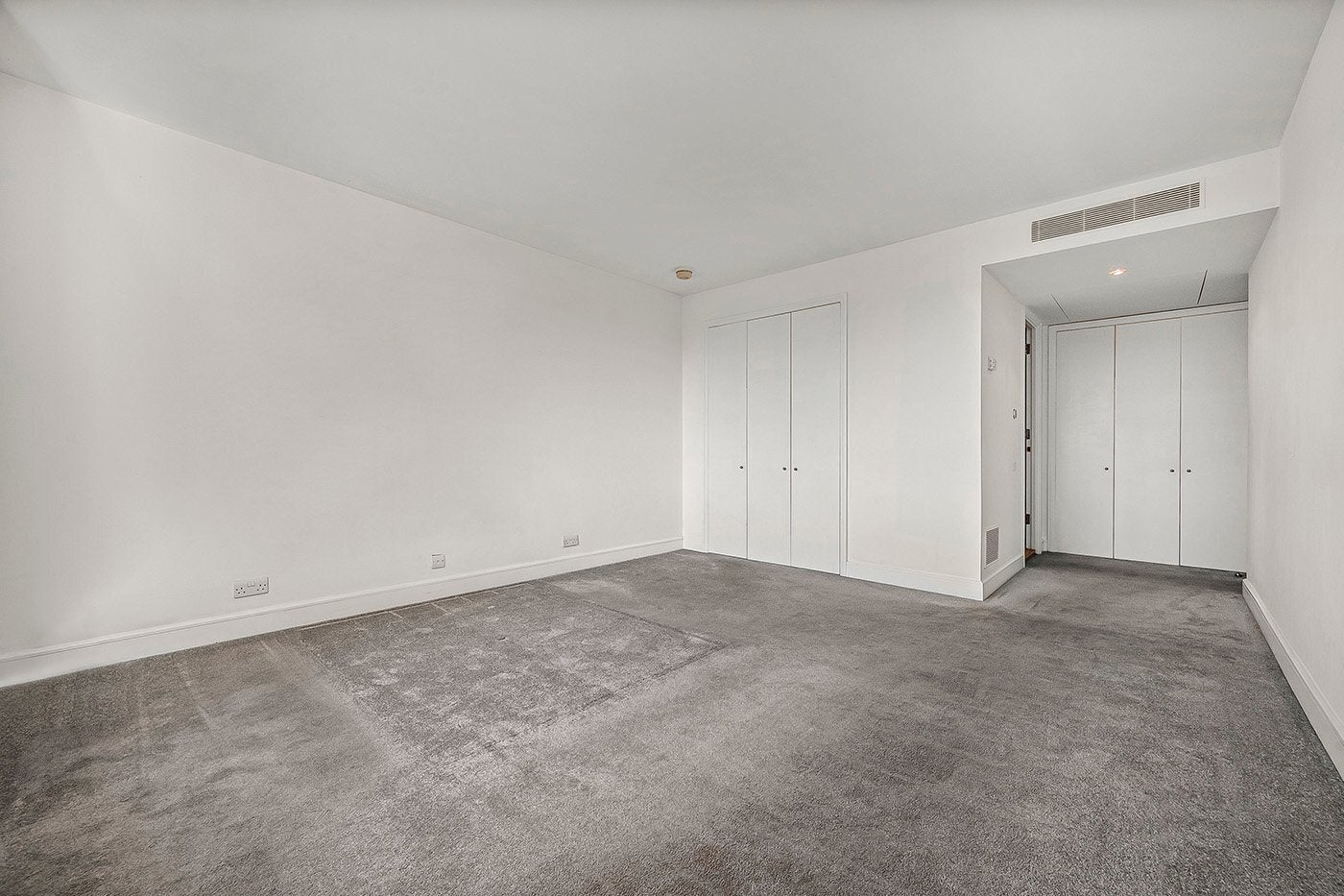 Flat Westferry Circus in Greater London