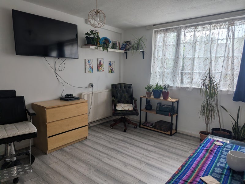 Room Chestnut Close in Greater London