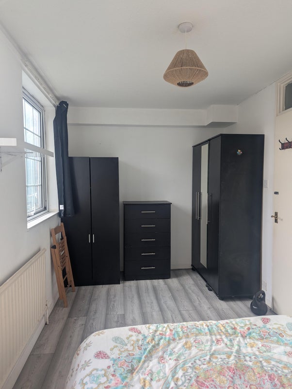 Room Chestnut Close in Greater London