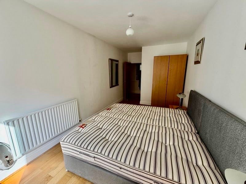 Room Warwick Road in Greater London