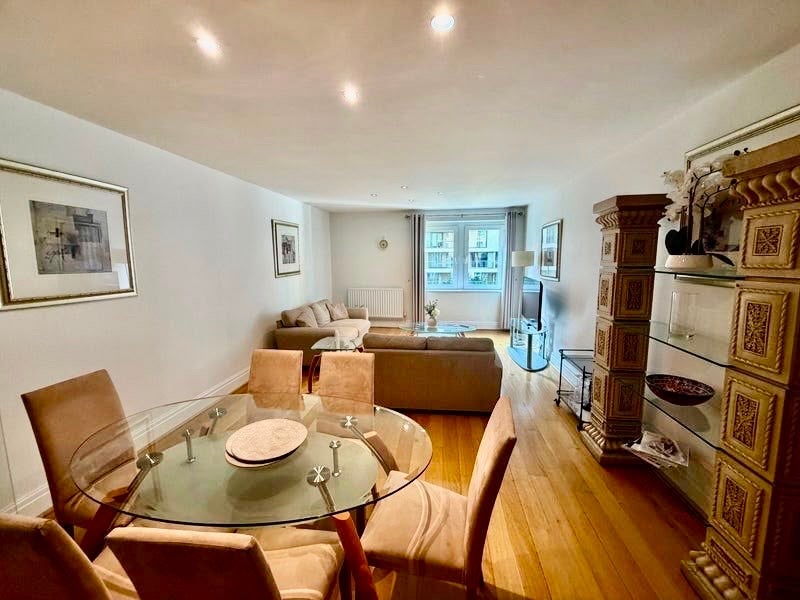 Room Warwick Road in Greater London