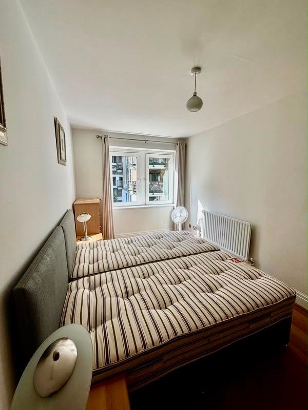 Room Warwick Road in Greater London