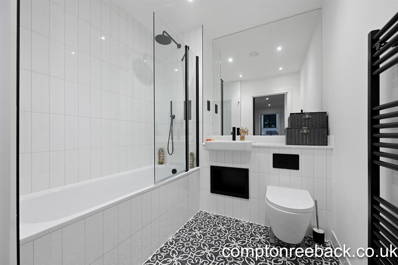 Flat Chippenham Gardens in Greater London