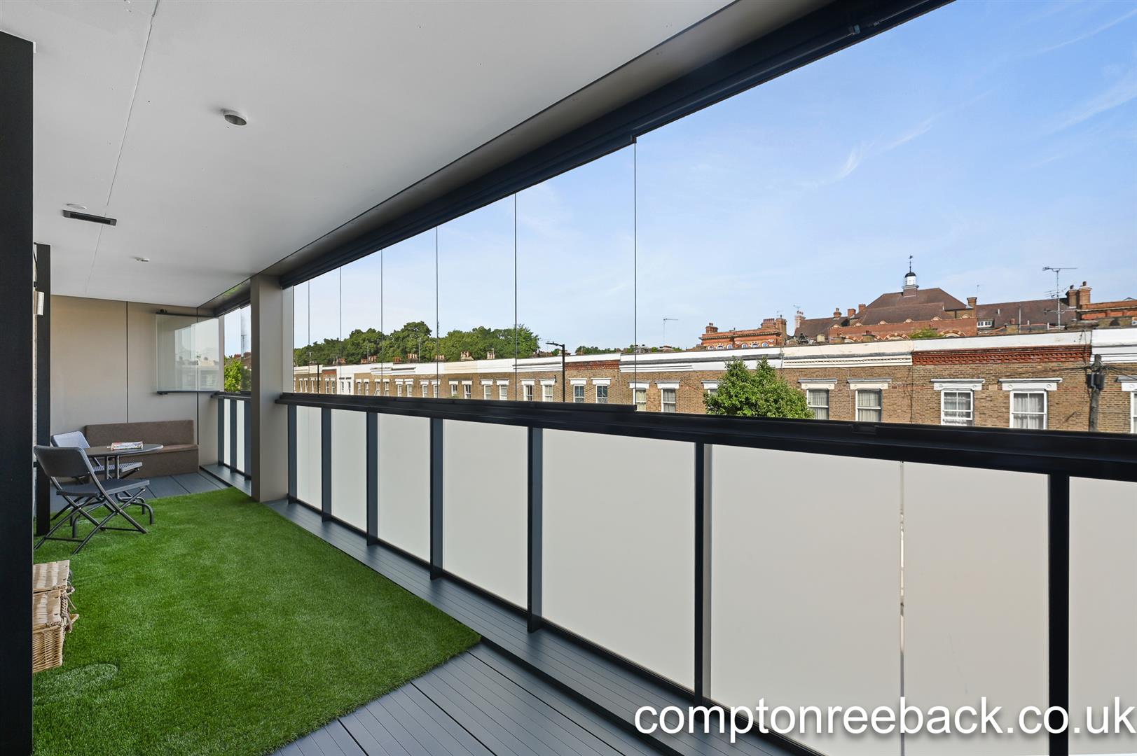 Flat Chippenham Gardens in Greater London