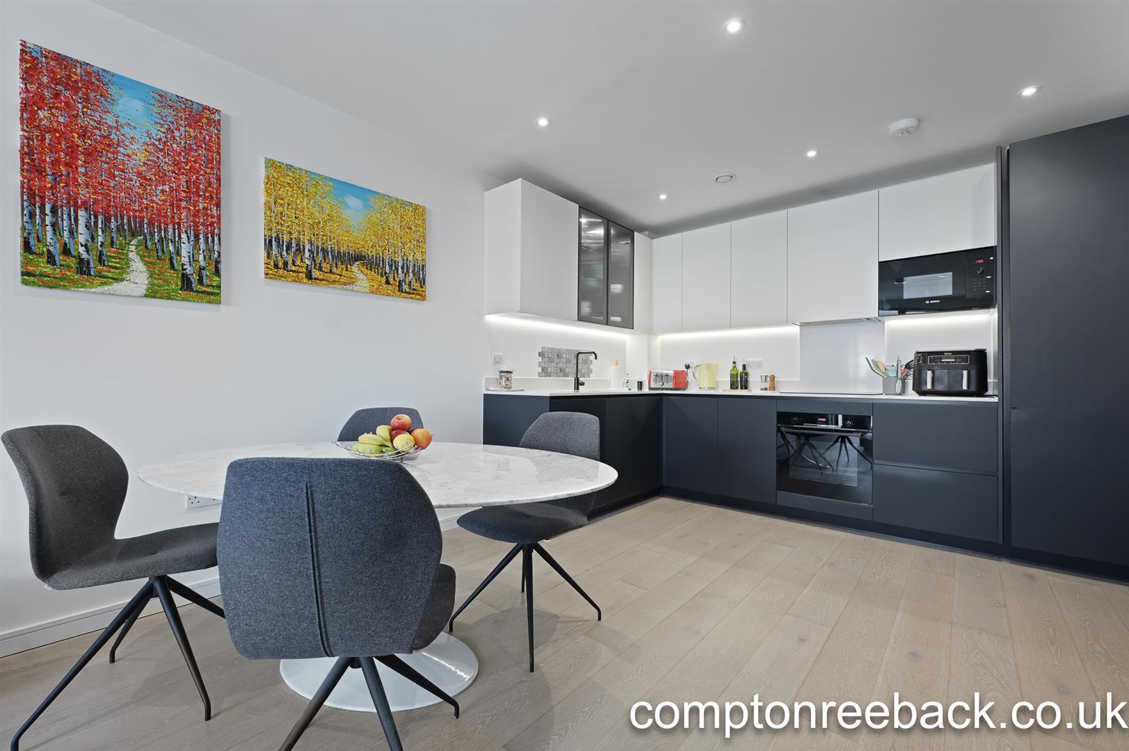 Flat Chippenham Gardens in Greater London