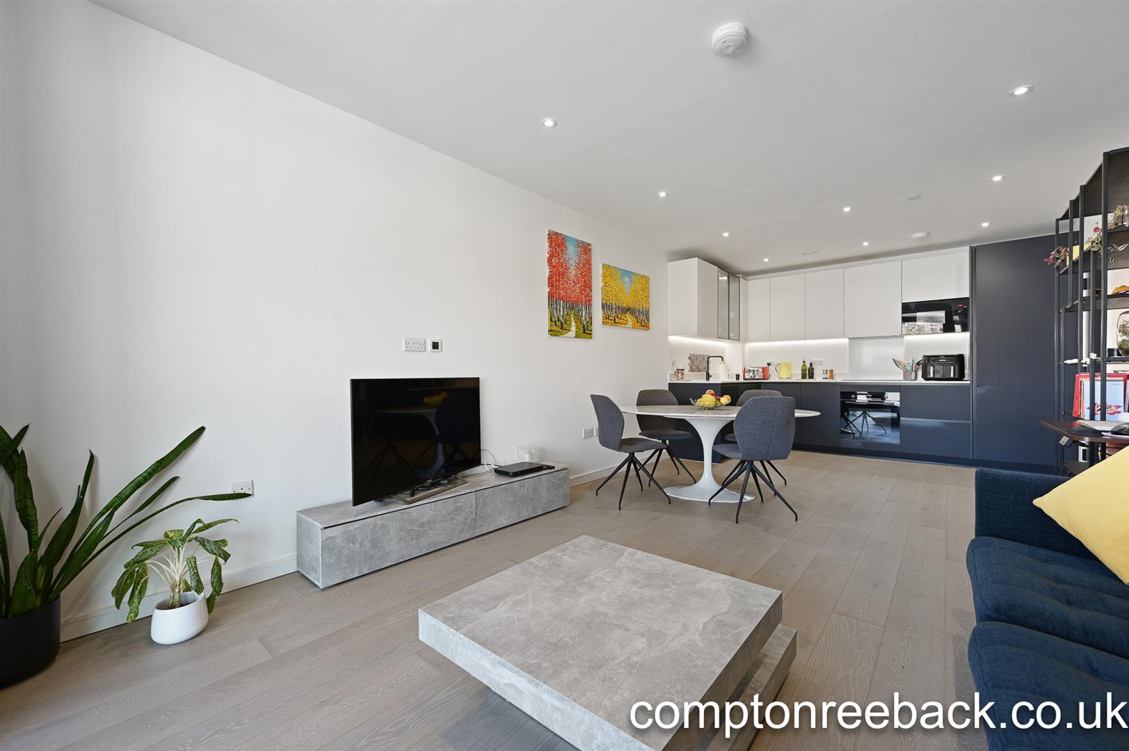 Flat Chippenham Gardens in Greater London