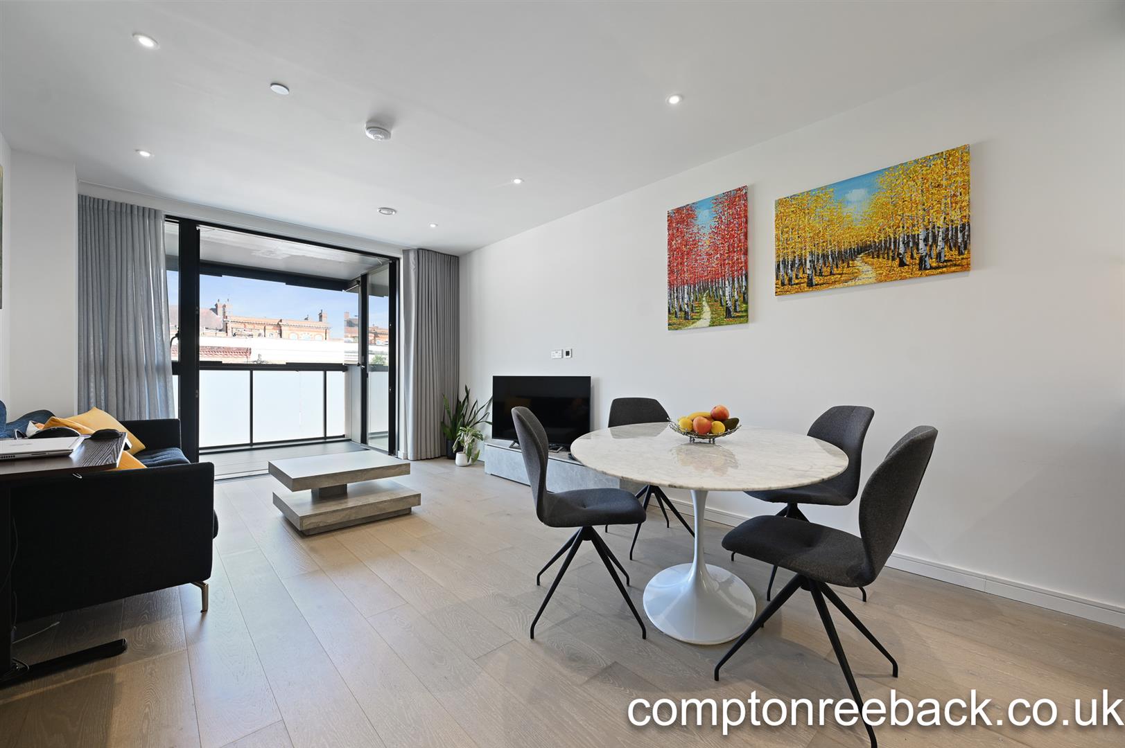 Flat Chippenham Gardens in Greater London