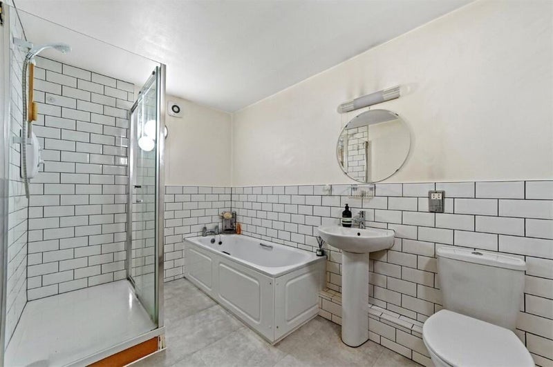 Room Wrights Road in Greater London