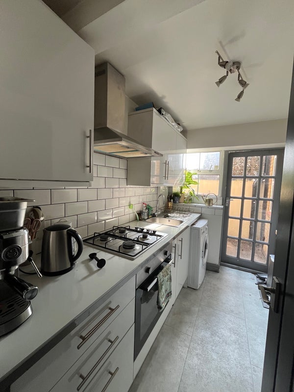 Room Wrights Road in Greater London